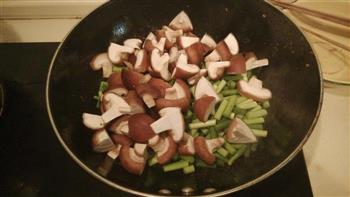 香菇蒜苔炒肉的做法步骤10