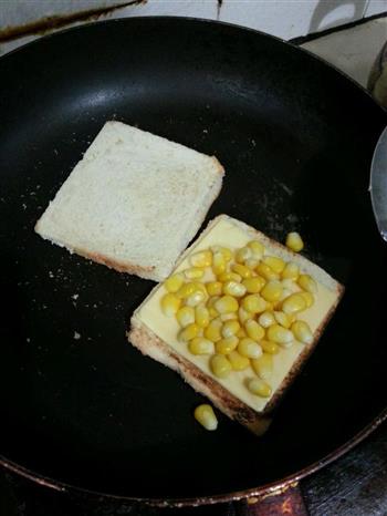 玉米三明治的做法图解1