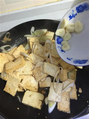 葱烧豆腐的做法步骤6