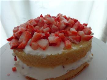 草莓奶油蛋糕的做法步骤8