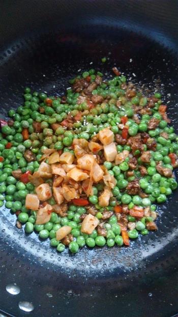 榨菜豌豆瘦肉丁-乌江榨菜的做法图解4