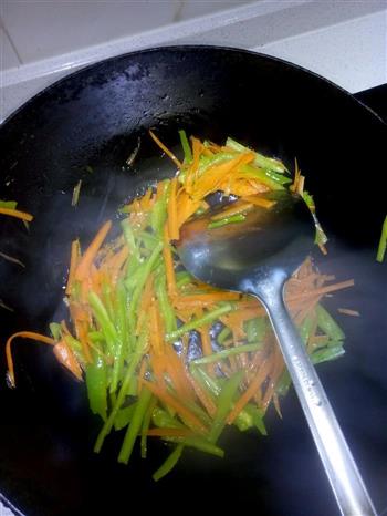 胡萝卜青椒炒蛋的做法步骤2