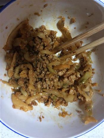 榨菜鲜肉小笼包—乌江榨菜的做法步骤4