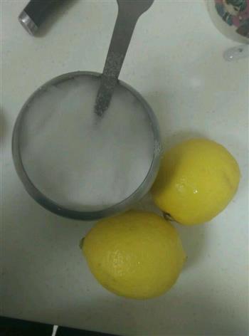 腌柠檬，柠檬水的做法步骤1