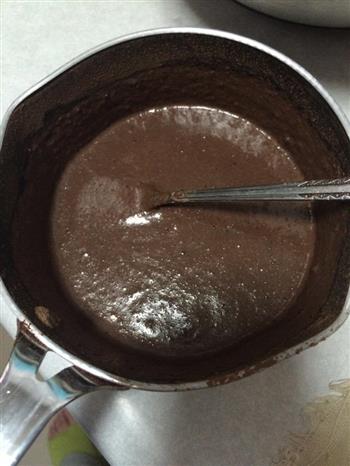 不易消泡的巧克力海绵蛋糕的做法步骤7