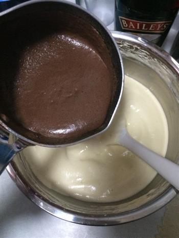 不易消泡的巧克力海绵蛋糕的做法步骤9