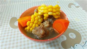 胡萝卜玉米排骨汤的做法步骤2