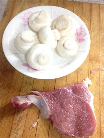 蘑菇炒肉片的做法步骤1