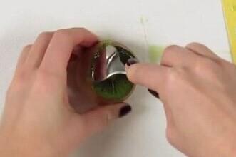 奇异果水果拼盘绿牡丹附猕猴桃巧剥皮方法的做法步骤2