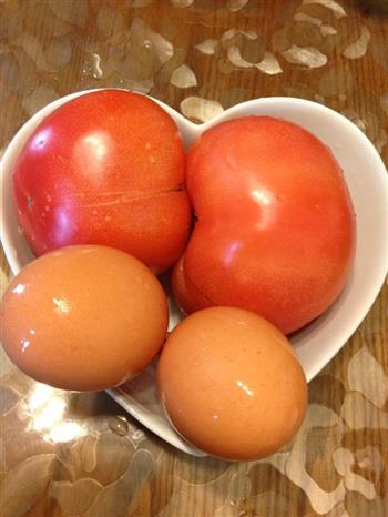 西红柿鸡蛋疙瘩汤-宝宝de辅食的做法图解1