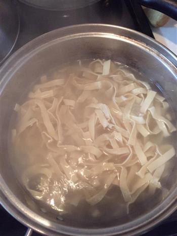 简单快手菜-凉拌豆腐皮的做法步骤2