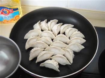 榨菜豆腐猪肉锅贴-乌江榨菜的做法步骤12