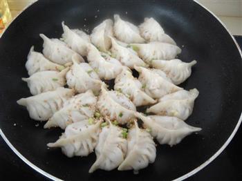 榨菜豆腐猪肉锅贴-乌江榨菜的做法步骤14
