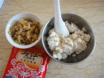 榨菜豆腐猪肉锅贴-乌江榨菜的做法步骤5