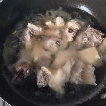 菌菇鸡汤-附如何炖出一锅鲜美鸡汤的做法步骤5