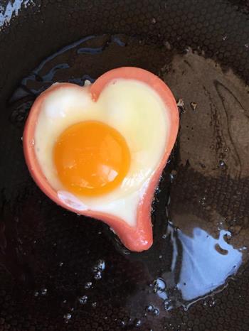 爱心火腿煎蛋的做法步骤1