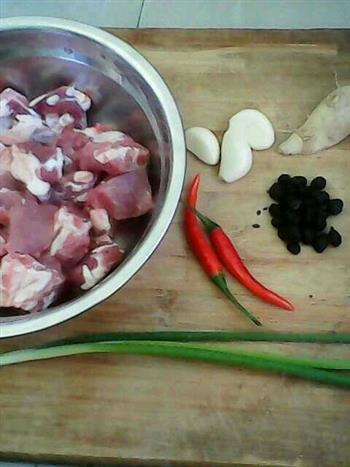 蒜蓉豆豉蒸排骨的做法步骤1