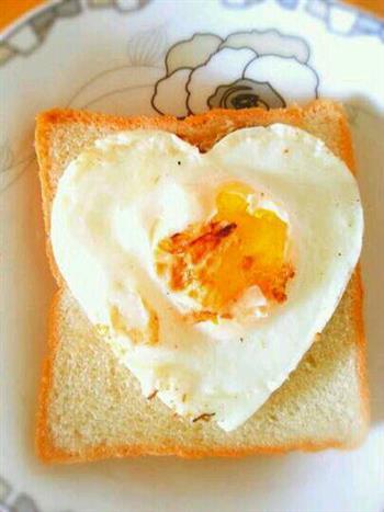 爱心煎蛋的做法步骤1