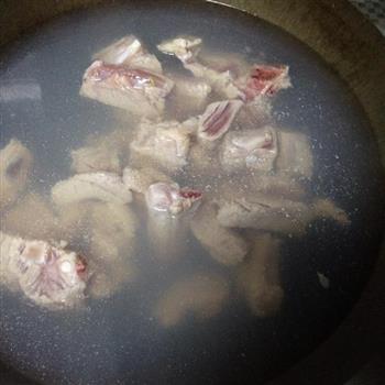 冬瓜海带木耳排骨汤的做法步骤2