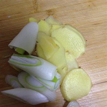 冬瓜海带木耳排骨汤的做法图解5
