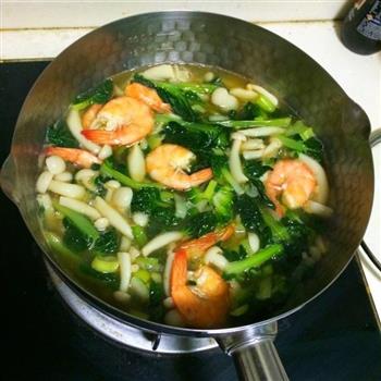 鲜虾蔬菜菌菇汤的做法步骤1
