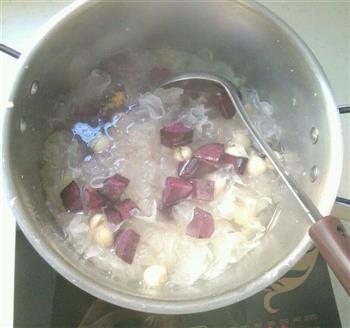 紫薯银耳莲子羹的做法步骤3