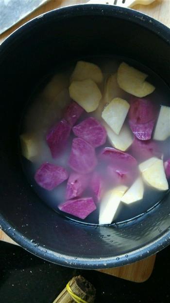 红薯紫薯粥的做法步骤2