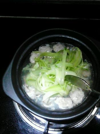 砂锅猪肉丸子汤的做法步骤5