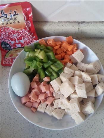 简单到没朋友的榨菜时蔬炒馍花—乌江榨菜的做法步骤1