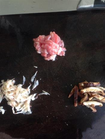 虾皮香菇瘦肉粥的做法图解1