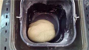 红枣辫子面包的做法步骤3