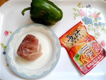 榨菜青椒肉丝-乌江榨菜的做法步骤1