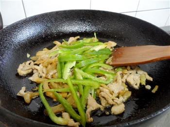 榨菜青椒肉丝-乌江榨菜的做法步骤12