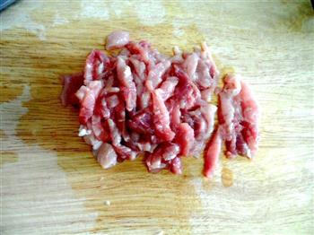 榨菜青椒肉丝-乌江榨菜的做法步骤3