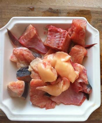 跨年晚餐—红烧鲶鱼块的做法图解1