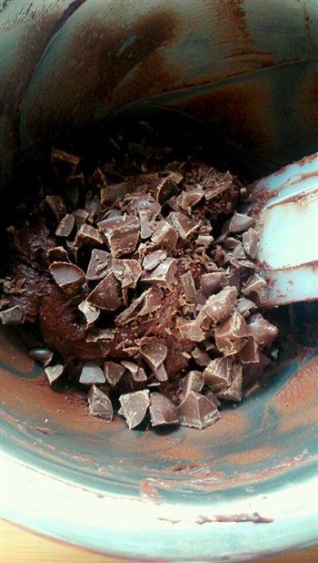 烘焙系列-巧克力块奶油杯子蛋糕的做法步骤5