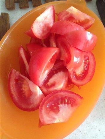 蕃茄肥牛金针菇煲的做法步骤1