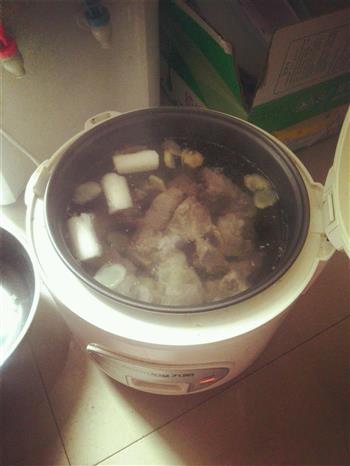 冬瓜排骨三鲜汤的做法步骤2
