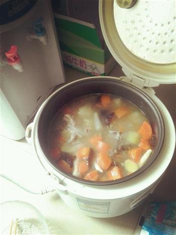冬瓜排骨三鲜汤的做法步骤3