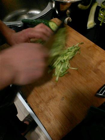 家常小菜-金针菇拌黄瓜的做法步骤5