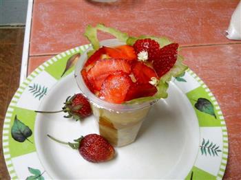 渐变色草莓酸奶果泥冰淇淋的做法图解10
