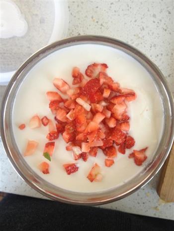 自制草莓酸奶的做法图解8