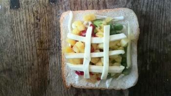 爱心煎蛋+蔬菜三明治的做法图解2