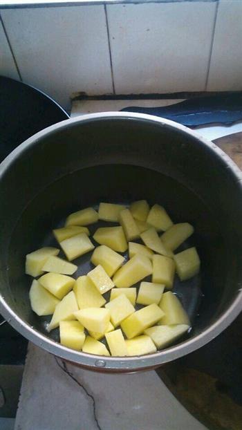 土豆蒸排骨的做法步骤2