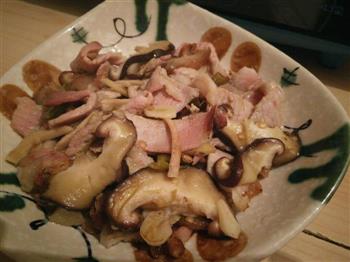 香菇炒熏肉的做法步骤2
