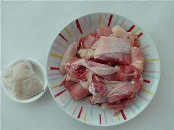 冬季最佳宴客菜-鸡汤火锅的做法步骤1