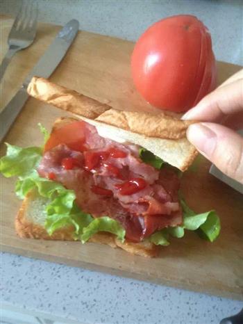 早午餐Brunch-蔬菜培根三明治配奶蛋的做法图解2