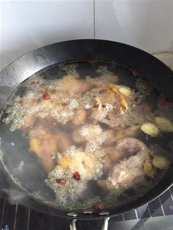 土豆香菇炖小鸡的做法图解2