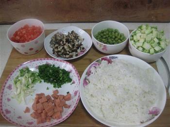 五彩炒饭-让孩子爱上米饭的做法步骤2