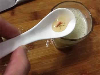 黄瓜猕猴桃汁的做法步骤4